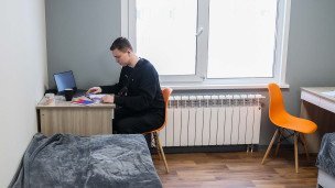 Студент в общежитии