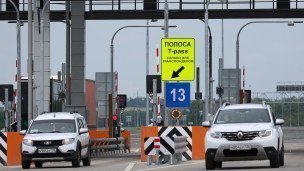 Автомобили при въезде на платный участок трассы М-4 