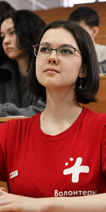 Studentka-v-mayke-volotner