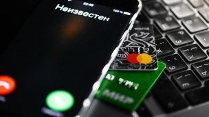 Mobilnyj-telefon-i-bankovskie-karty