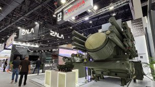Боевой модуль ЗРК "Панцирь-СМД-Е" с новыми зенитными управляемыми ракетами ТКБ-1055 для поражения БПЛА на Международной оборонной выставке IDEX-2025