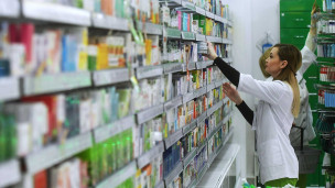 Фармацевты в аптеке