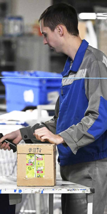 Сотрудник оптово-распределительного центра