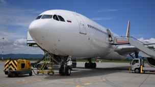 Самолет перед вылетом 