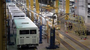 Производство новых автобусов корпусы автобусов стоят в ряд