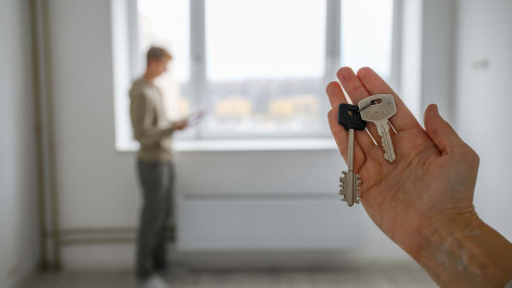 Рука с ключами от квартиры 