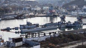Plаvuchiy-dok-v-bukhte