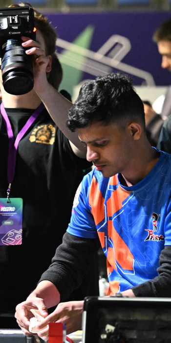 Команда (Индия) на чемпионате "Битва роботов"