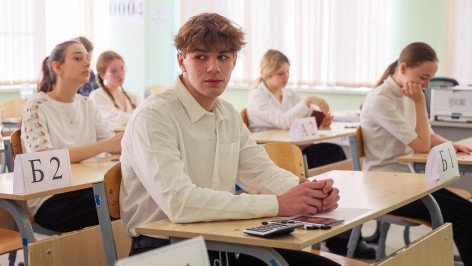 Школьники перед сдачей Единого государственного экзамена