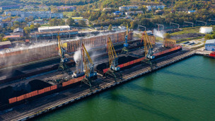 Вид на угольный терминал морского торгового порта