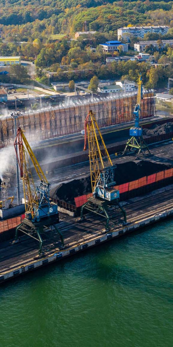  Вид на угольный терминал морского торгового порта