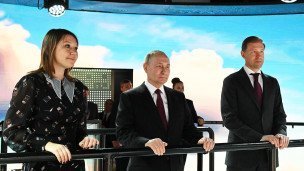 Президент РФ Владимир Путин на выставке "Россия"