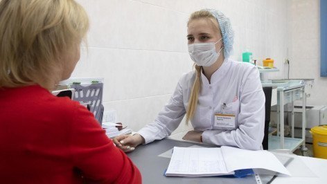 Пациентка на приеме у врача в городской поликлинике 