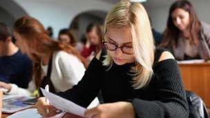 Студенты на экзамене