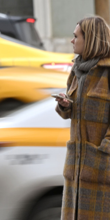 Девушка на улице