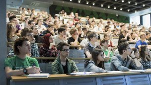 Аудитория в университете студенты во время лекции