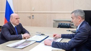 Prem'yer-ministr-RF-Mikhail-Mishustin-i-prezident-AO«Meditsinskiye-tekhnologii»-Anatoliy-Dabagov