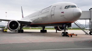 Samolet-Boeing-777