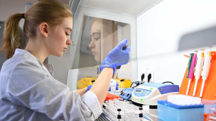 Сотрудница Центрального НИИ Эпидемиологии Роспотребнадзора