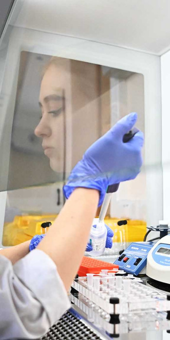 Сотрудница Центрального НИИ Эпидемиологии Роспотребнадзора