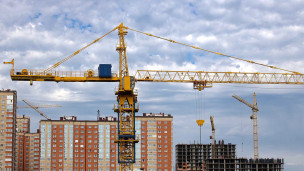 Строительство дома и кран