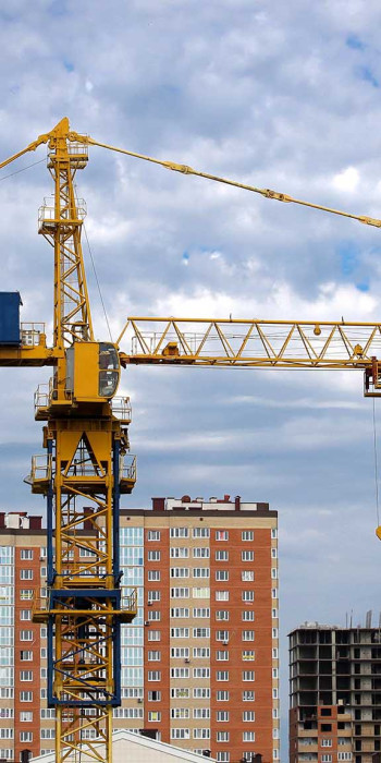 Строительство дома и кран