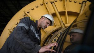 Рабочий тепловой электрической станции (ТЭС)
