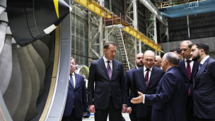 Президент РФ Владимир Путин во время посещения ПАО "ОДК-Кузнецов"