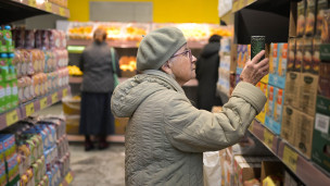 Покупательница в магазине 