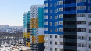 Новостройки и благоустроенный двор