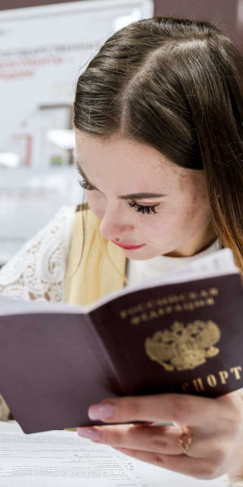 Сотрудница мфц
