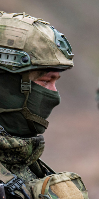 Военные в касках