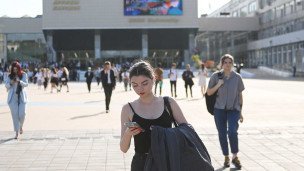 studentka-s-telefonom