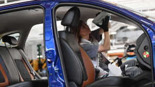 Сборка автомобилей Lada на заводе