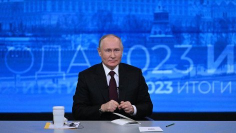 Президент РФ Владимир Путин проводит совместную "прямую линию" с гражданами 