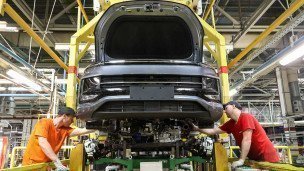 Сборочная линия автомобильного завода "Москвич"