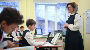 Ученики в классе на уроке 