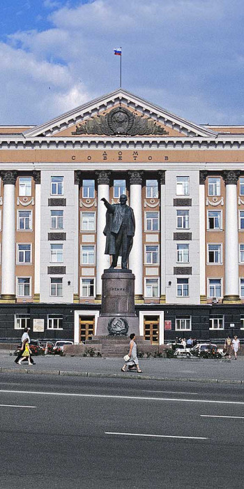 Zdаniye-Doma-Sovetov-v-gorode-Kursk