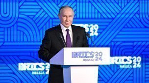 Владимир Путин во время пленарной сессии в рамках Делового форума БРИКС