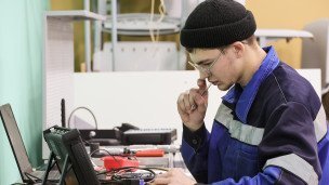 Студент выполняет задание 