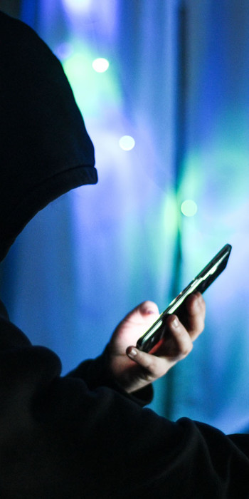 Хакер за компьютером 