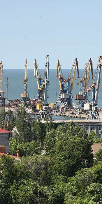 Podemnye-krany-v-Berdyanskom-portu