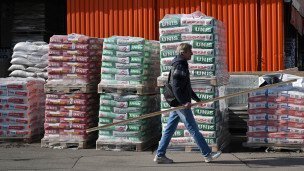 Покупатель на строительном рынке 