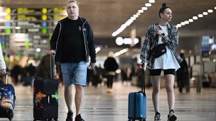 passazhiri-v-aeroportu