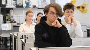 Ученики перед началом ЕГЭ 