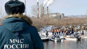 Сотрудники спасательных служб во время отработки действий по ликвидации паводков