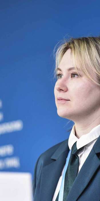 сотрудница фнс