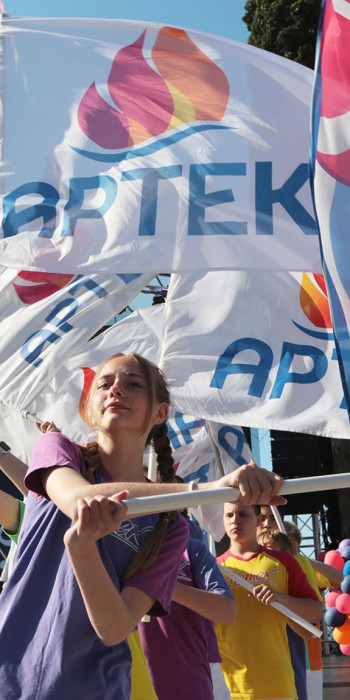 vo-vremya-prazdnovaniya-Dnya-rozhdeniya-Mezhdunarodnogo-detskogo-tsentra-"Artek"