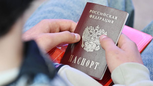 pasport-grazhdanina-rossii-v-rukah