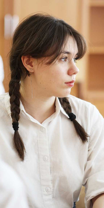 Школьники перед началом единого государственного экзамена